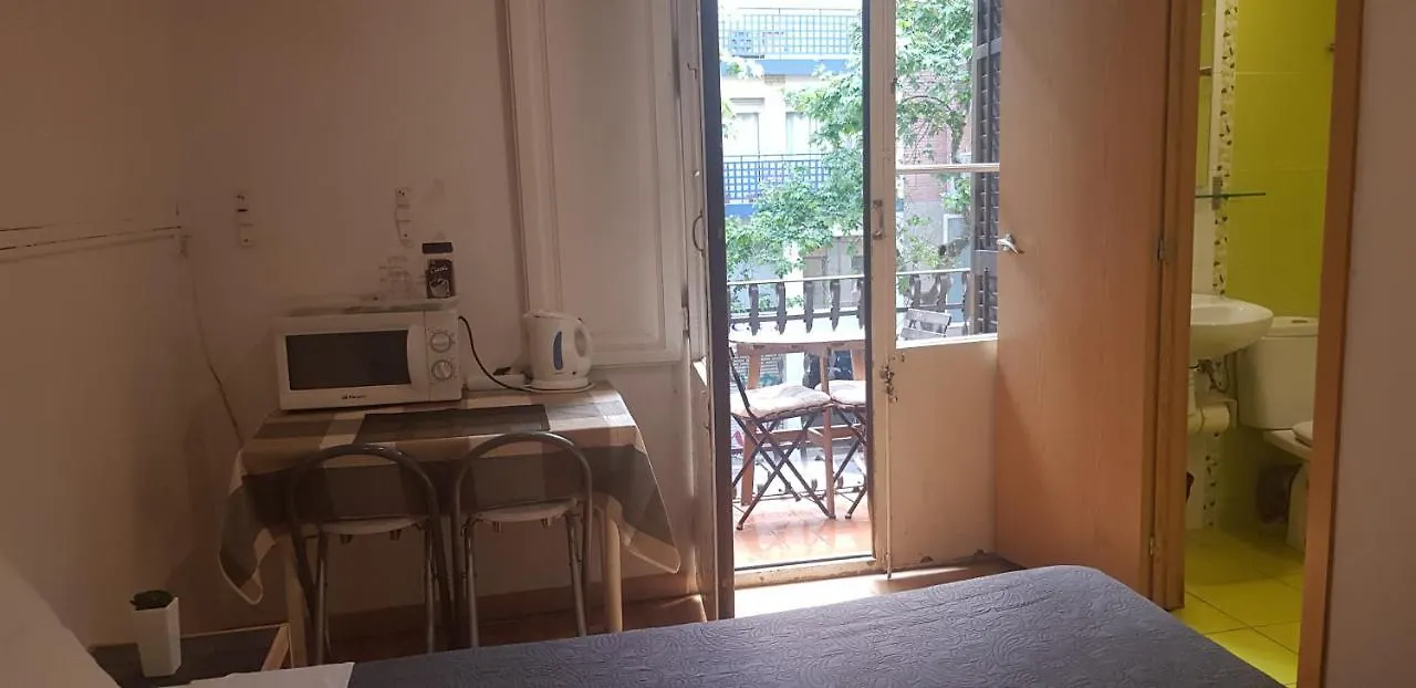 Barcelona Rooms 294 2*,