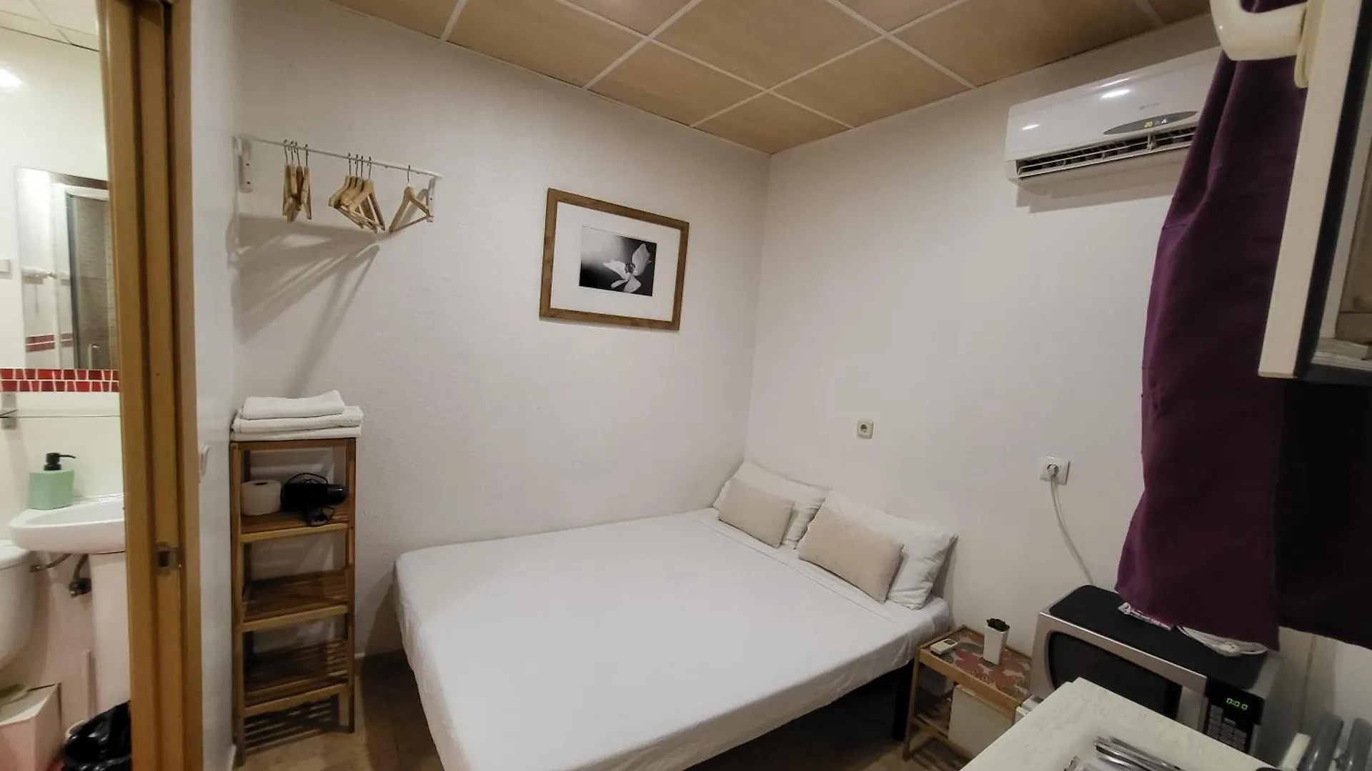 Barcelona Rooms 294 2*,  Spain