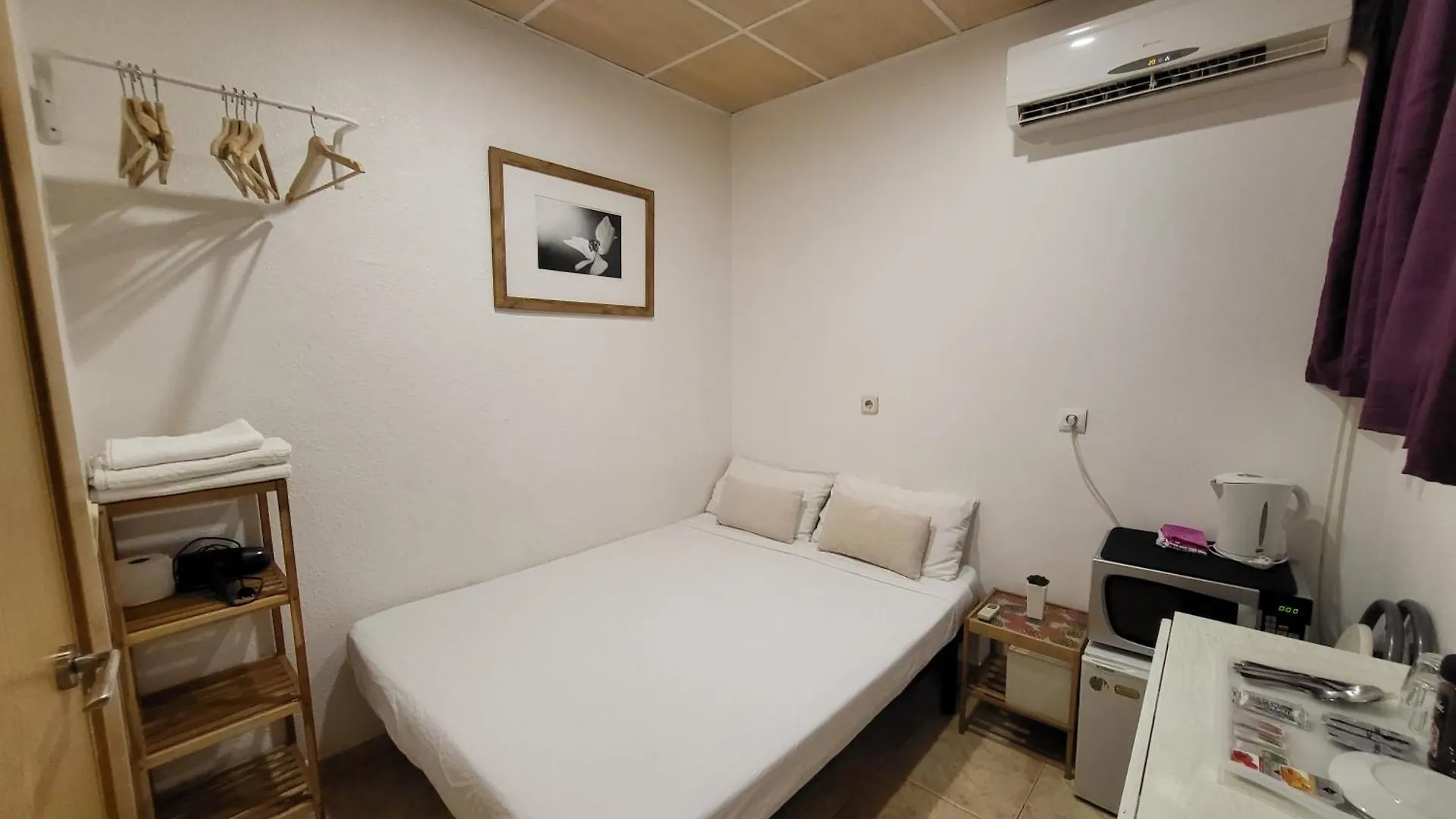 Barcelona Rooms 294 2*,  Spain