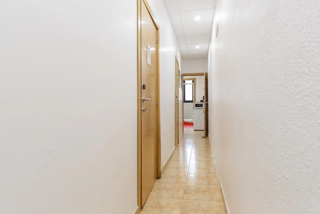 Barcelona Rooms 294 2*,