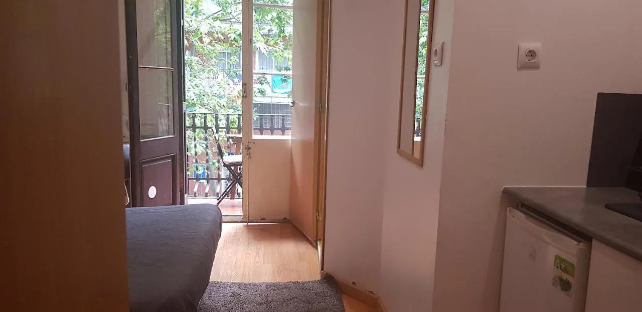Barcelona Rooms 294 2*,