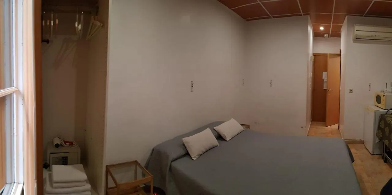 Barcelona Rooms 294 2*,